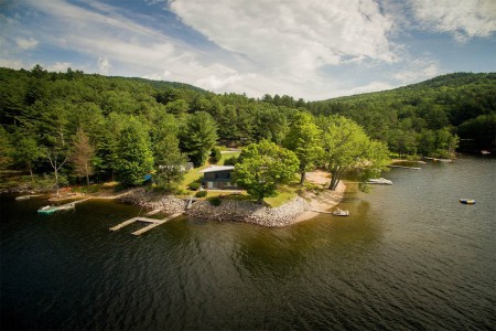 DIRECT LAKE FRONT, GORGEOUS PANORAMIC VIEWS! 