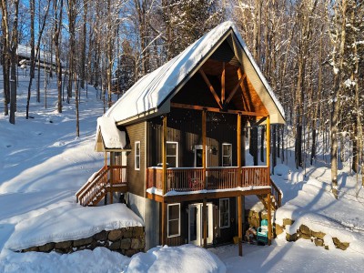 SNOWMOBILE FROM YOUR DOOR & CLOSE TO EVERYTHING!