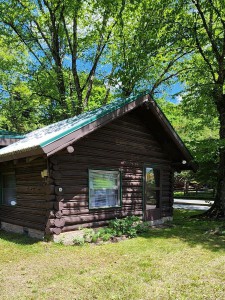 LOG CABIN WITH BEACH ACCESS 