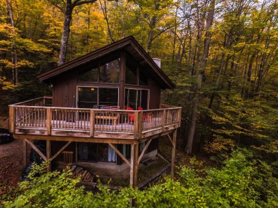 GORE MTN CHALET (5 MINUTES FROM SKIING, & HIKING!)