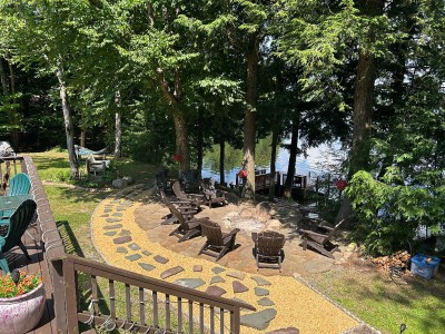 SPACIOUS ALL-SEASON FAMILY LAKEFRONT RETREAT 