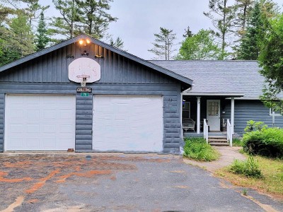 LARGE WATERFRONT LOG HOME-4SEASON AVAILABILITY