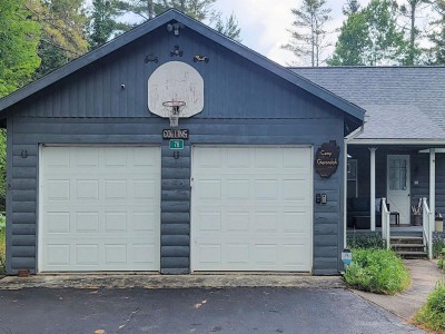 LARGE WATERFRONT LOG HOME-4SEASON AVAILABILITY