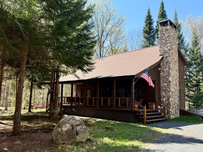 3 BEDROOM, 2 BATH SECLUDED OLD FORGE LOG CABIN