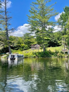 SECLUDED LAKE FRONT CABIN ON BEAUTIFUL LAKE CLEAR