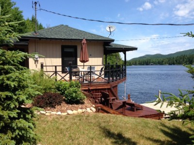PRIVATE LAKE WATERSIDE COTTAGE