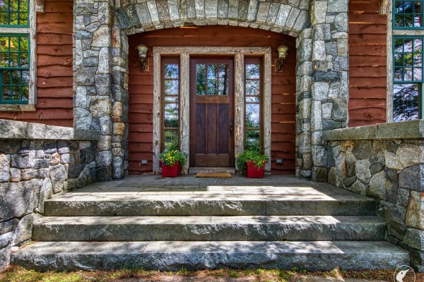 Welcome! Lake View Chalet with walk to town location