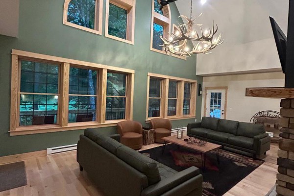 Great room with two full size leather couches & chairs