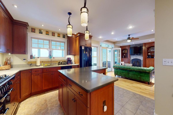 Gourmet kitchen