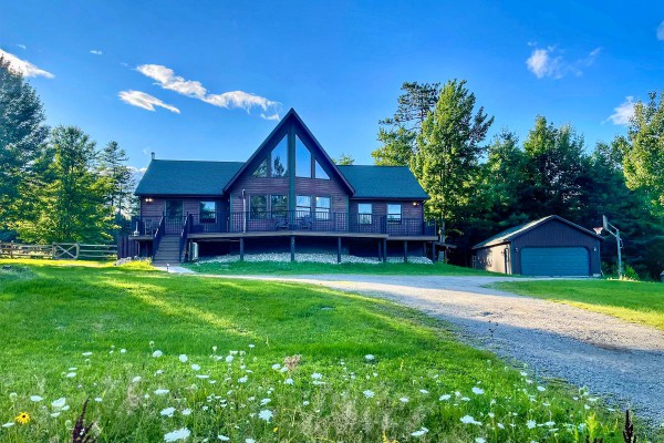 Adirondack Alpine Cabin private with Hot Tub.