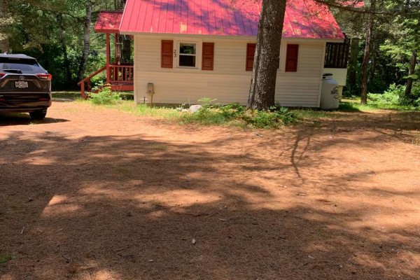 The Wind Song cottage and screened porch