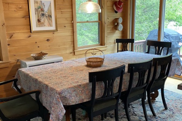 Dining area off kitchen 