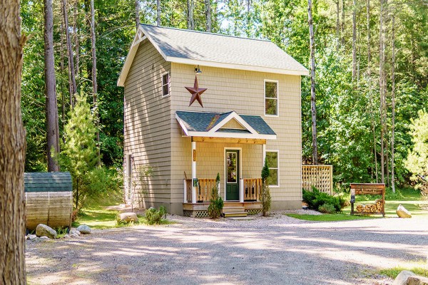 Enjoy peace & serenity at Cascade Mtn Chalet.