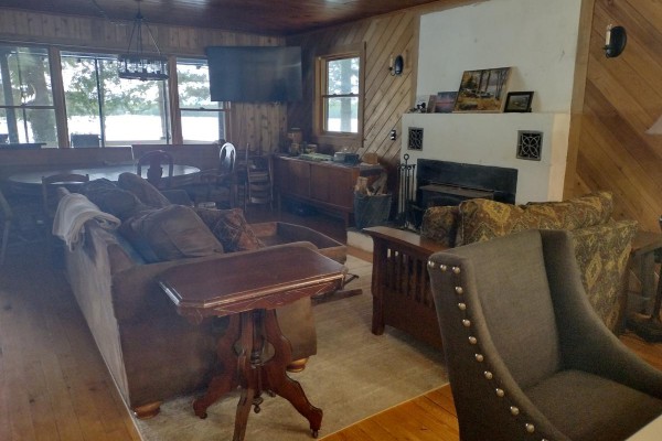 Living Room with WI-FI & Smart TV, Fireplace Insert