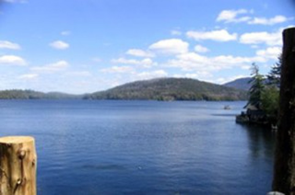 View from the balcony to the lake
