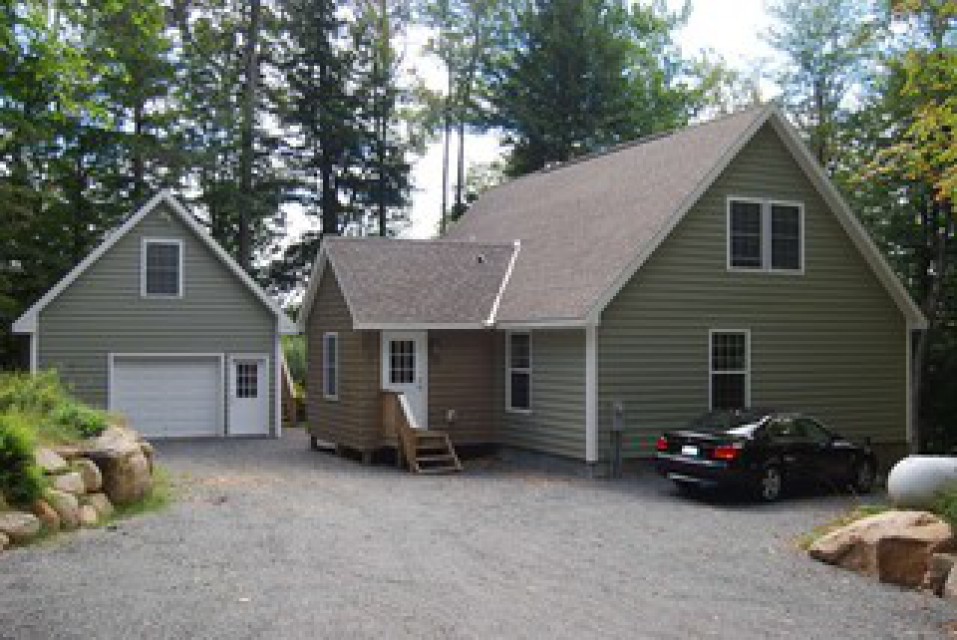 Front Of House/Garage/Parking for 7 Cars
