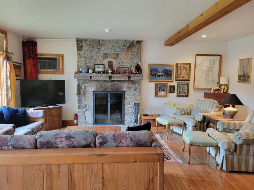 Living side of Great Room, smart tv, books & games.