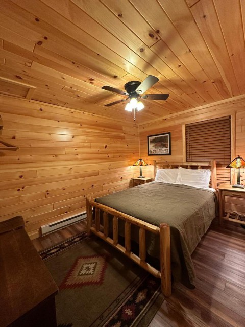 Bedroom 1 - Queen