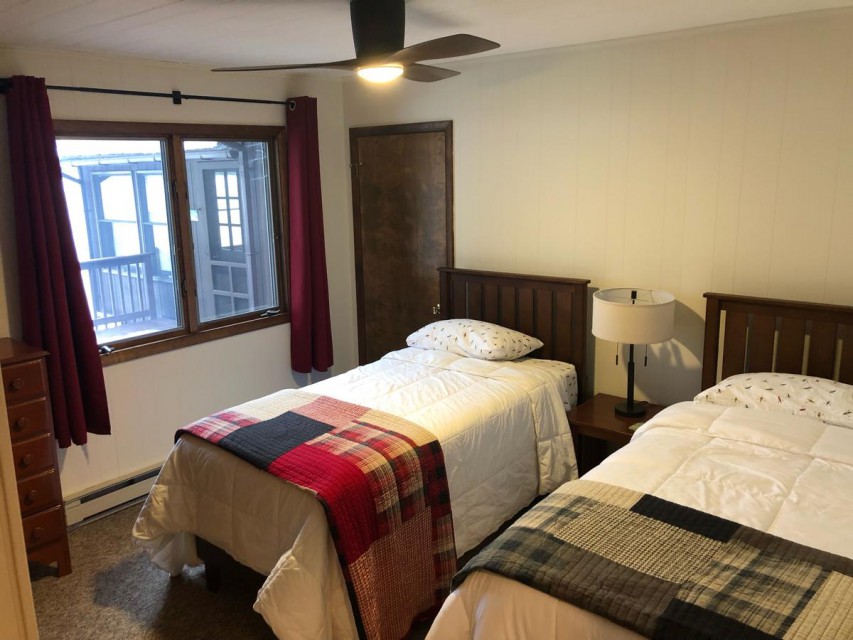 Twin bedroom with lakeview