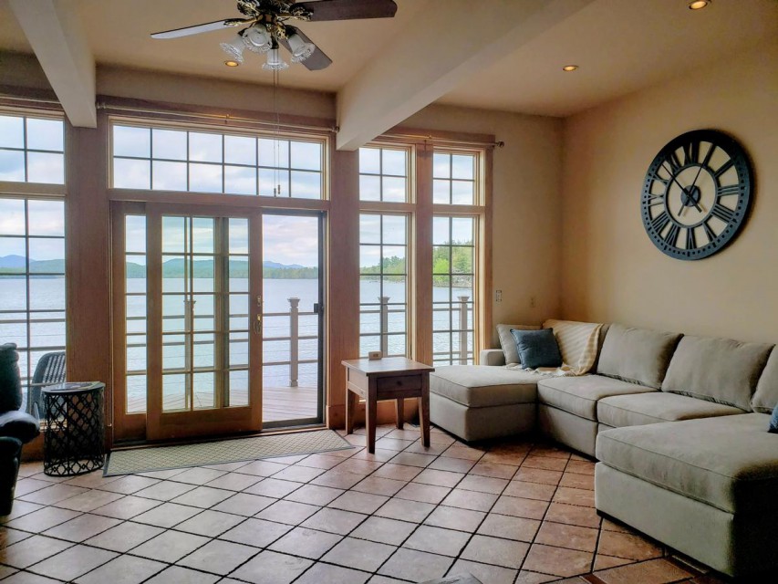 Lounge area-great for a good book or take in the views