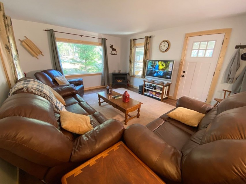 Living Room / fireplace and entertainment center