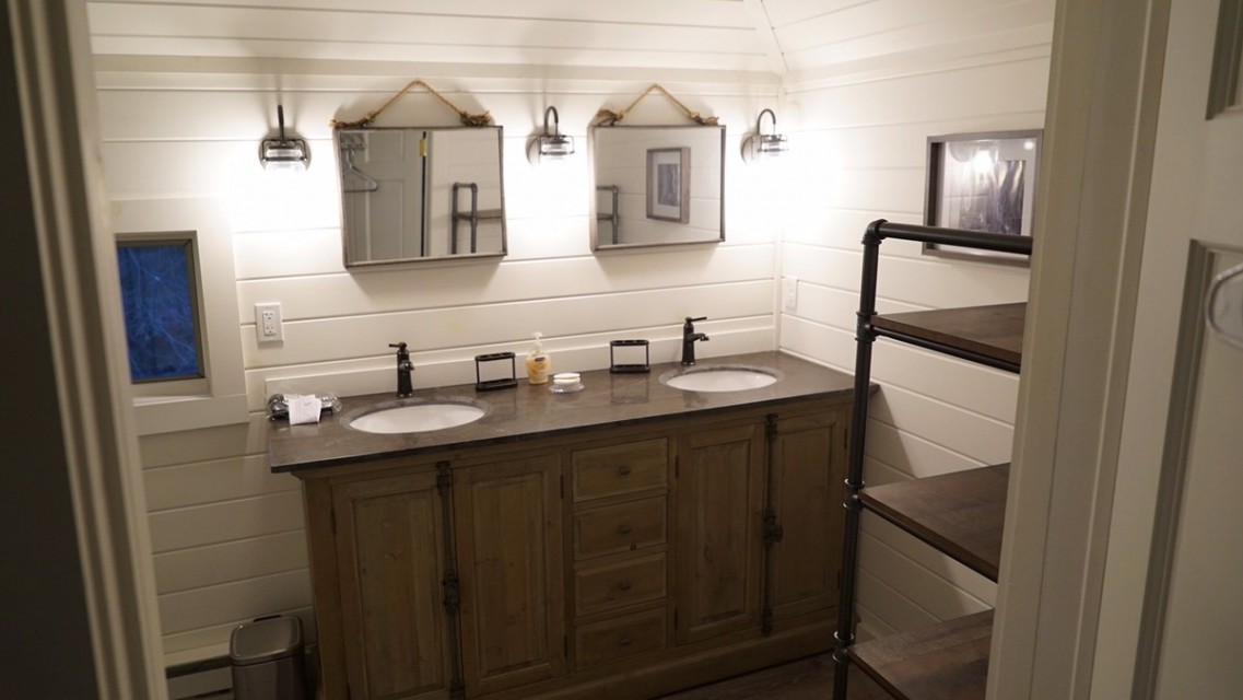 Cabin #1 - Full Bathroom