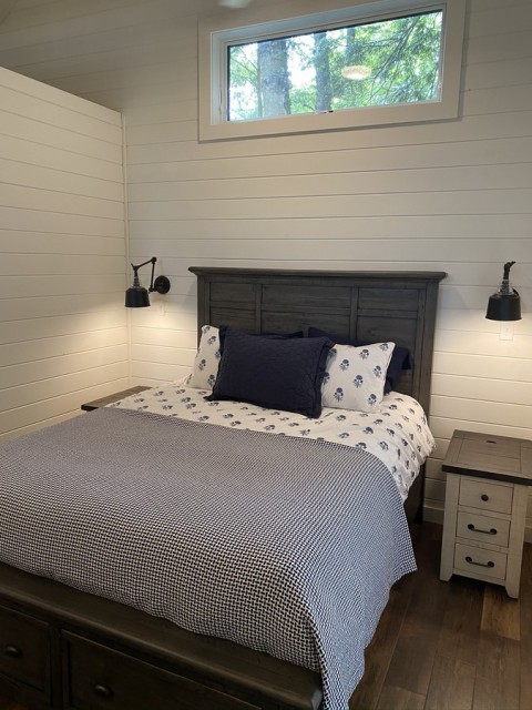 Cabin #2 - Bedroom Queen