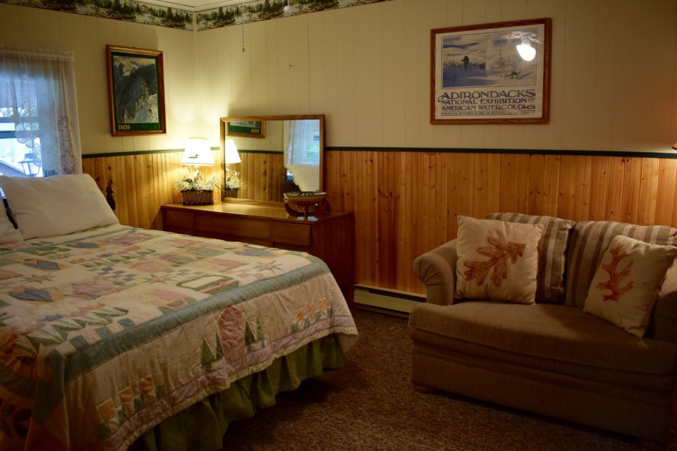 Master Bedroom (Queen)