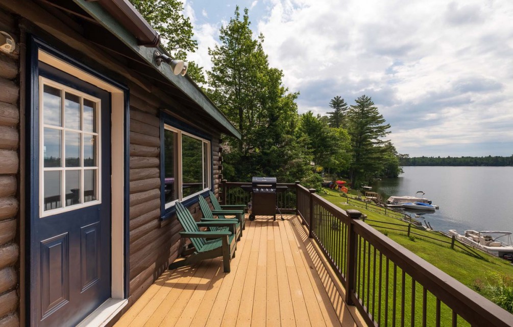 Furnished Deck with Gas Grill