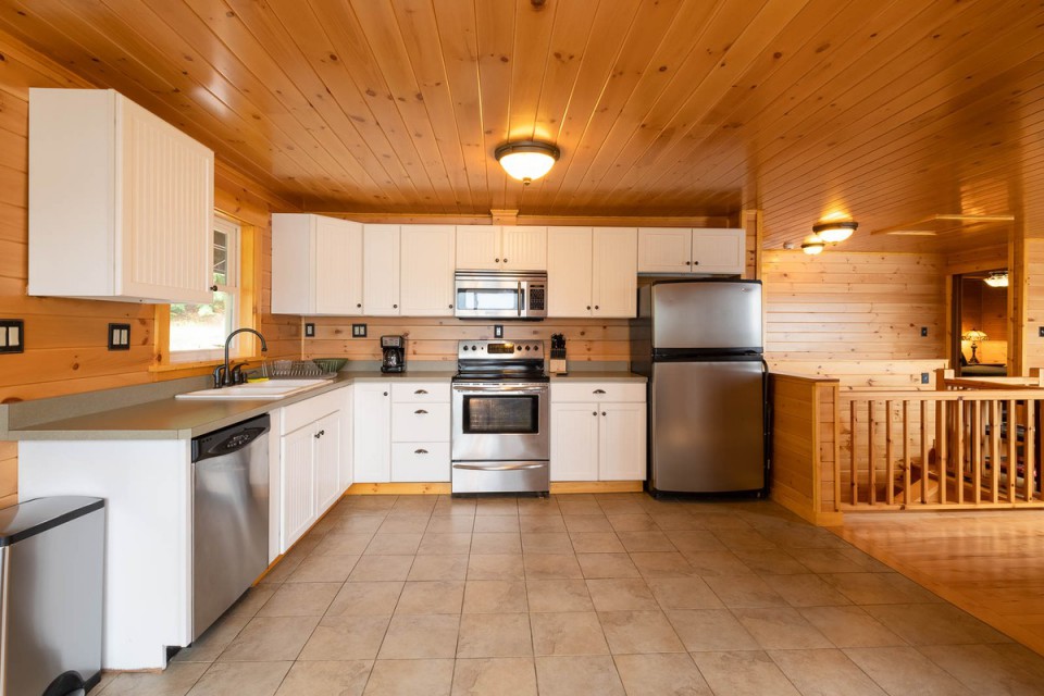 Fully Stocked Kitchen with Modern Appliances