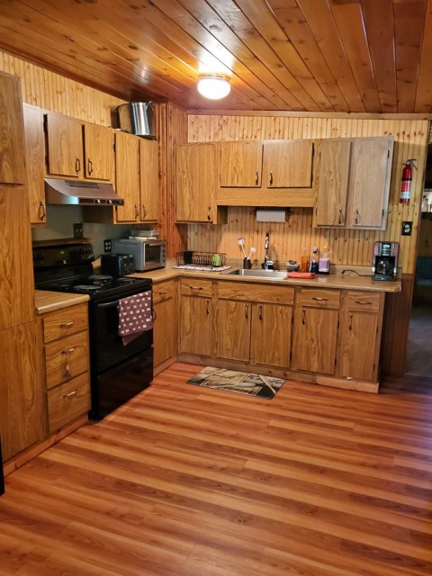 Eat-in Kitchen DOWNSTAIRS