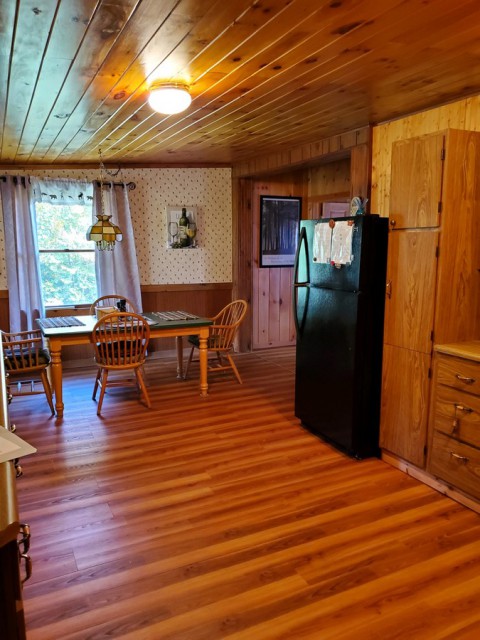 Eat-in Kitchen DOWNSTAIRS