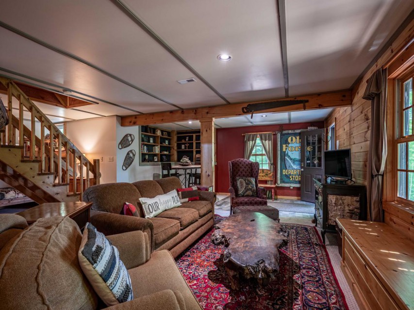 Lower Level Entertainment Room