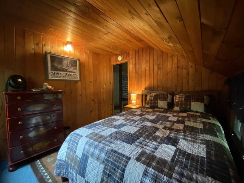 Bedroom 3 - Queen bed