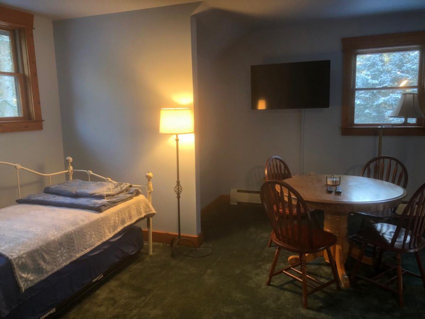 Upstairs Loft with Day Bed & Game Table