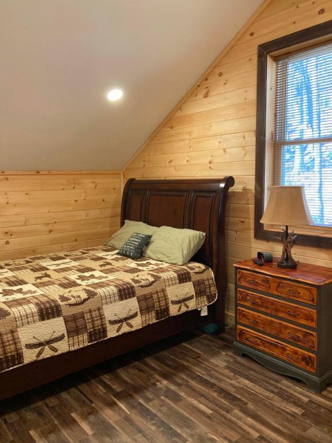 Loft Bedroom with Queen Bed & TV!