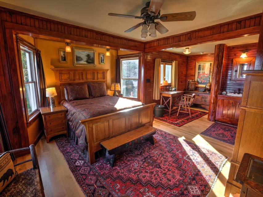 MARCY: Master suite, queen bed, sofa sleeper.