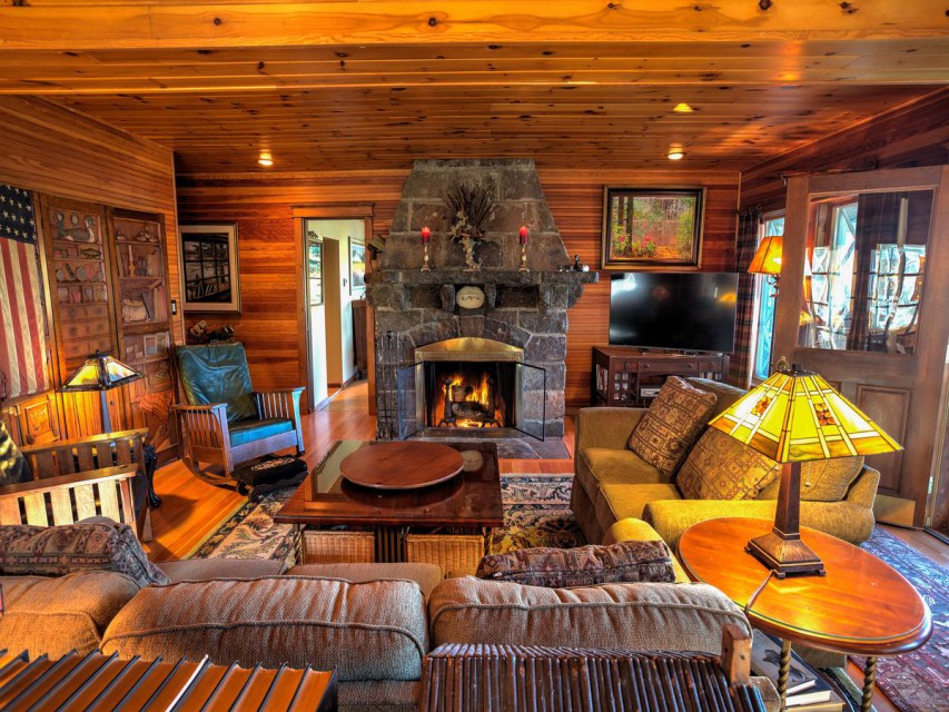 GREAT ROOM-Stone FP, doors to porch/lake