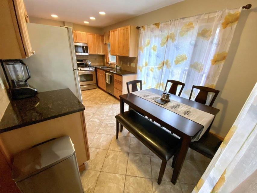 Full-size kitchen with 6 sitting dining table 
