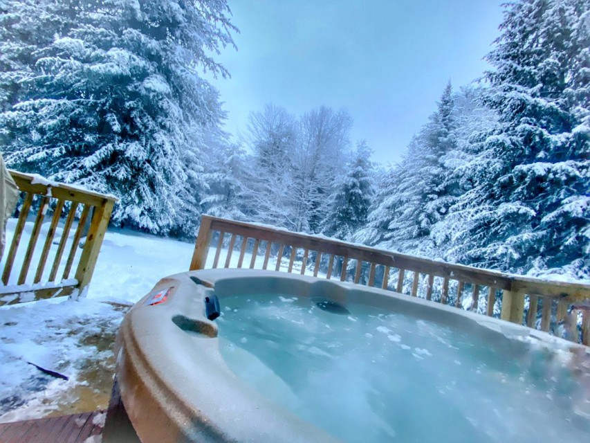 4 persons Hot Tub with LED lights 