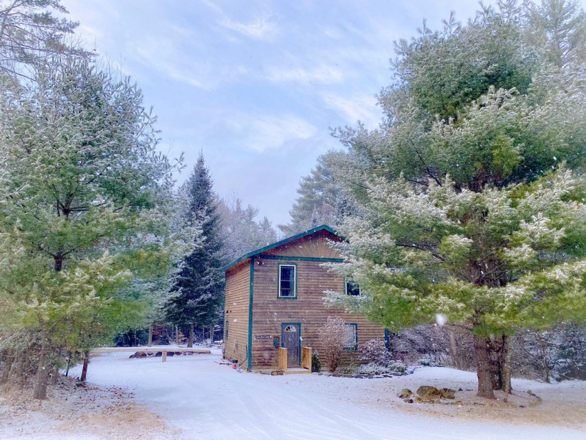 Front yard with plenty of parking spot 