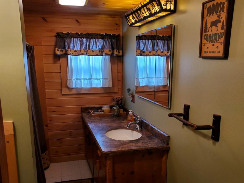 Downstairs Bathroom w full tub & shower