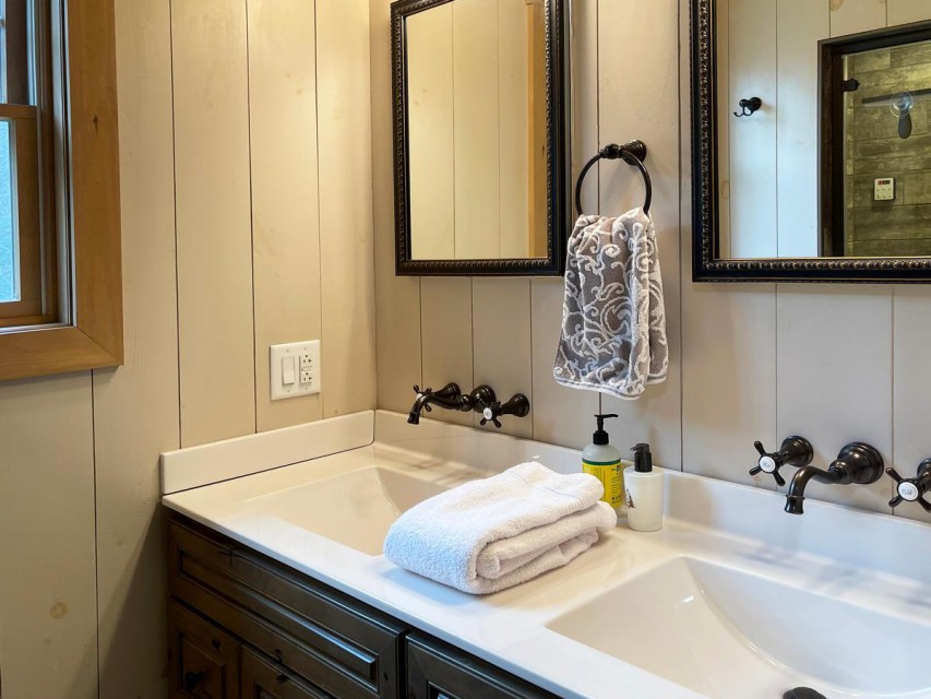 Second floor bathroom (shared).