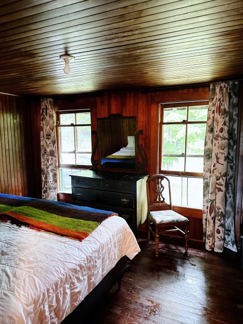 1 bedroom with one king bed