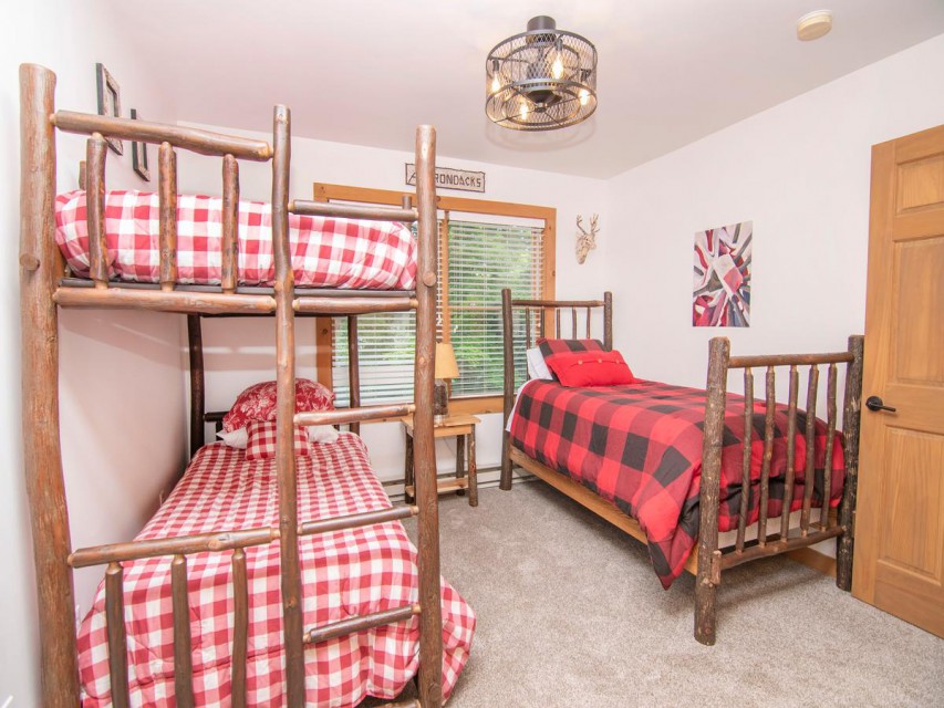 Upstairs Bunkroom with twin beds
