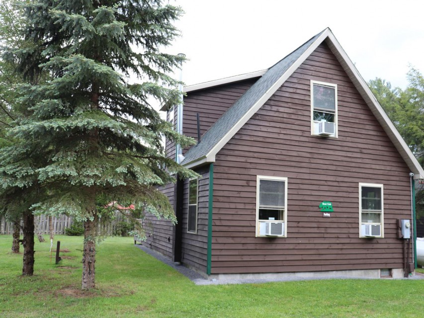 View from driveway of Bear Cub Lodge