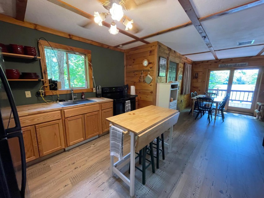 Fully remodeled, fully stocked kitchen