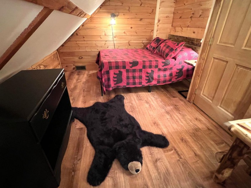 Bedroom #2...The Bear Room...Full & Twin Bed