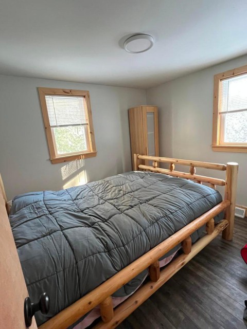 Upstairs bedroom - Queen Bed