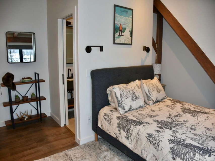 Upstairs lakefront Queen bedroom with attached bath